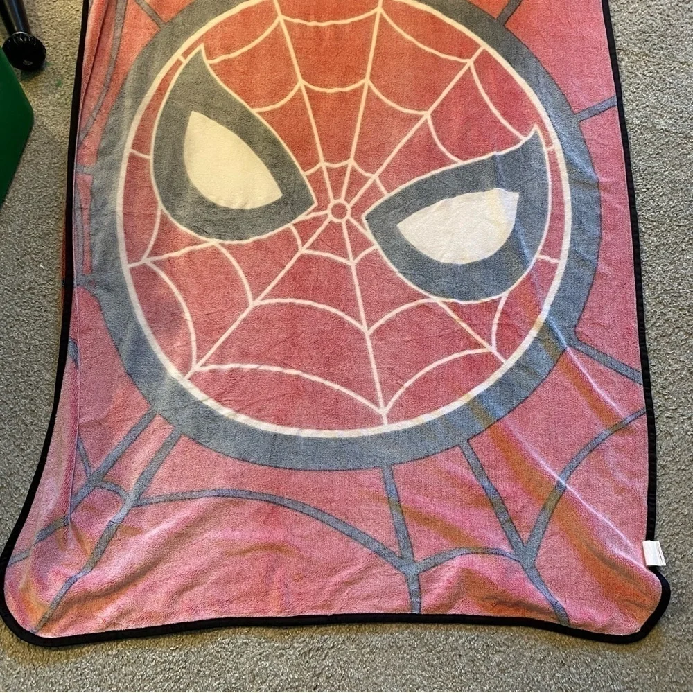 Spider-Man Fleece Throw Blanket Red Marvel Kids Bedding